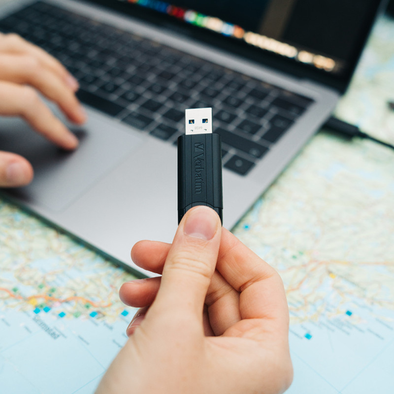 Verbatim PinStripe 256GB USB3.2 Gen1, crni